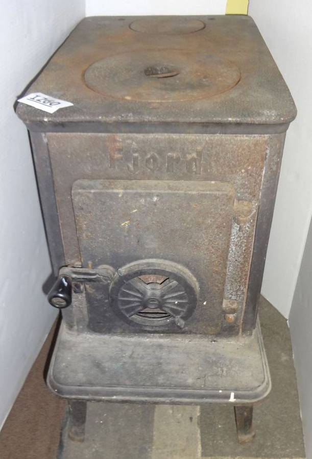 Fjord Cast Iron Wood Stove 13W x 24D x 24H, Fire Brick Lined, Two Are  Cracked, 5 0 Vertical or Horizontal Outlet, Good Condition, Some Rust  Auction | 1BID