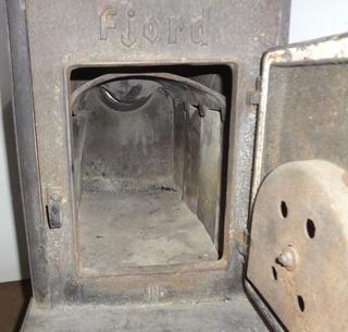 Fjord Cast Iron Wood Stove 13W x 24D x 24H, Fire Brick Lined, Two Are  Cracked, 5 0 Vertical or Horizontal Outlet, Good Condition, Some Rust  Auction | 1BID
