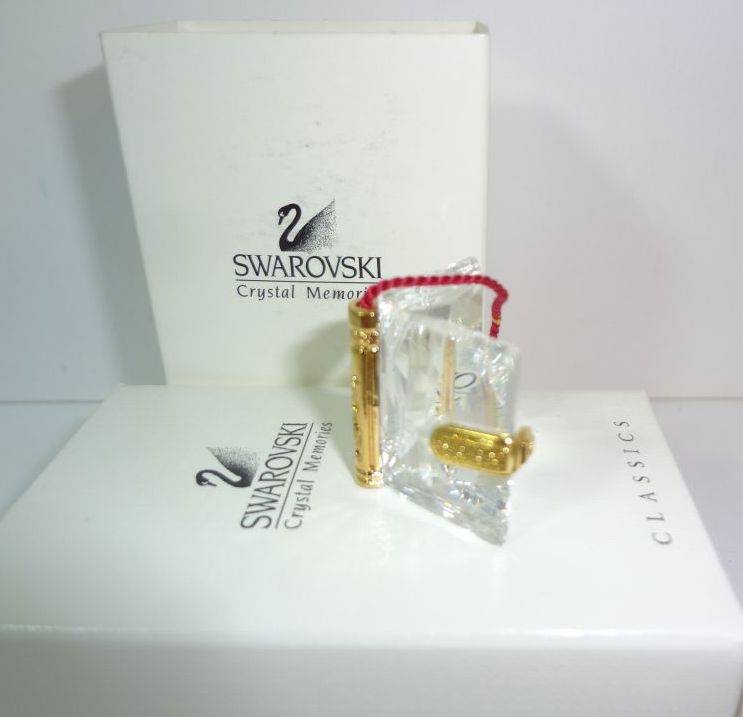 Raap bladeren op ontspannen Vakman Swarovski Crystal Memories Book Figure With Original Box, Very Good  Condition, #9460055 Gold Accents And Actual Page String, 1" x 1" x 1"  Auction | 1BID
