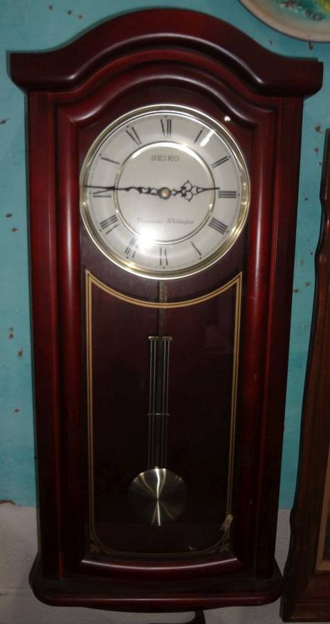 Seiko Westminster Whittington Pendulum Wall Clock in Very Good Condition,  Cherry Colored Wood Body, Few Light Nicks, 12