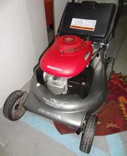 Honda Harmony II HRR216 Quadra Cut Lawn Mower With Rear Bagger