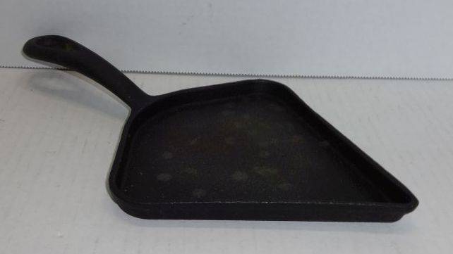 Sold at Auction: 4- Cast Iron Skillets