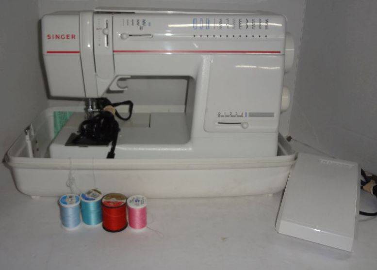 工芸品 ligi / Opera singer SINGER® M1000 Mending Machine | SINGER®
