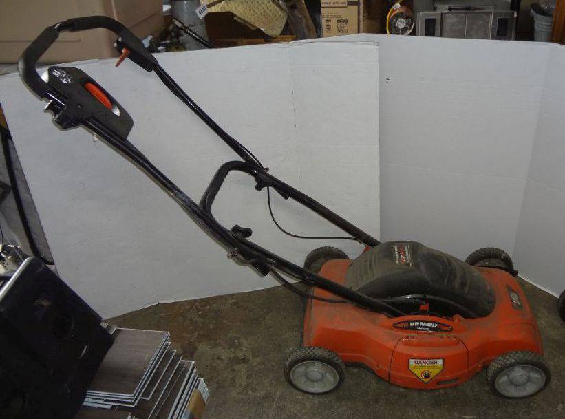 Black Decker Electric Mulching Lawn Mower 1350 Series 18