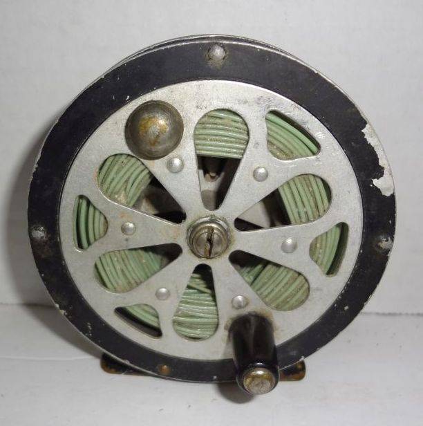 Vintage Pflueger Sal Trout No. 1554 Fly Reel, Good Working Condition, 3  1/2Diam x 1 1/4Thick Auction