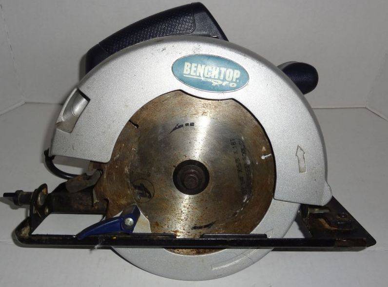 Sold at Auction: Black and Decker 7 1/4 Electric Hand Saw