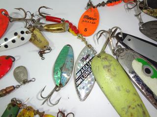 Older Fishing Spoons Lot of Various Lengths, Devil Dog 7600 Detroit,  Wob-I-Rite, Helin Swimmerspoon No. 150, Krocodile Die #5 Ltr Jensen, Mepps  Aglia, Silver Streak, Dare Devil IMP and Many More, 1