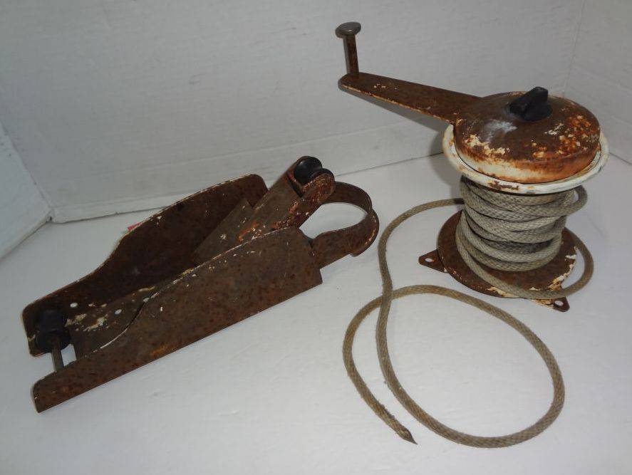 2) Piece White Anchormate Boat Anchor Reel, Rusty/Functional, 12L, Fair  Condition Auction