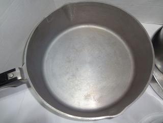 Vintage Magnalite Pots and Pans Cookware Wagner Ware, Highly Collectible,  Sells Very High, 7 Pieces, 2 Qt Covered Saucepan, 1 Qt Covered Saucepan,  10 Skillet, 11 1/2 x 4Deep Covered Skillet, Good
