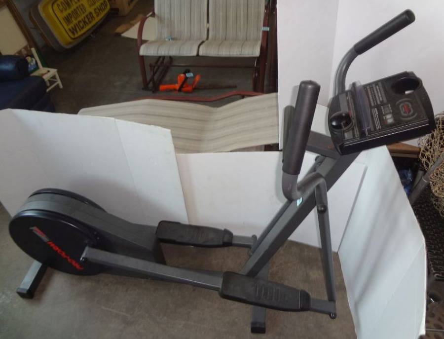 Proform 485E Elliptical Machine Pacer 25 Mile Lap Heart Rate Training Zones Resistance Adjuster Sells New For 1 500. Good Condition Works Great 19 W x 70 L x 56 H Auction 1BID