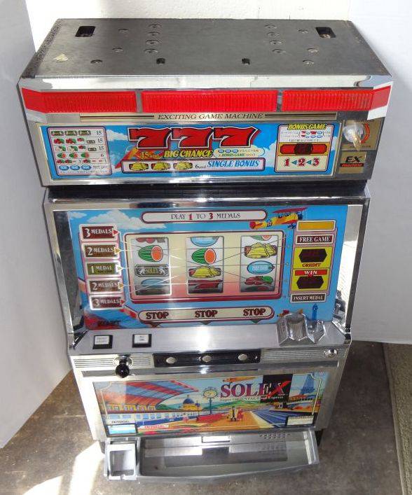 777 Solex Slot Machine, Works With Tokens Or Quarters, Comes With