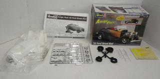 New Old Stock Revell Amigo Pack 1932 Ford Street Rod, 1/24 And 