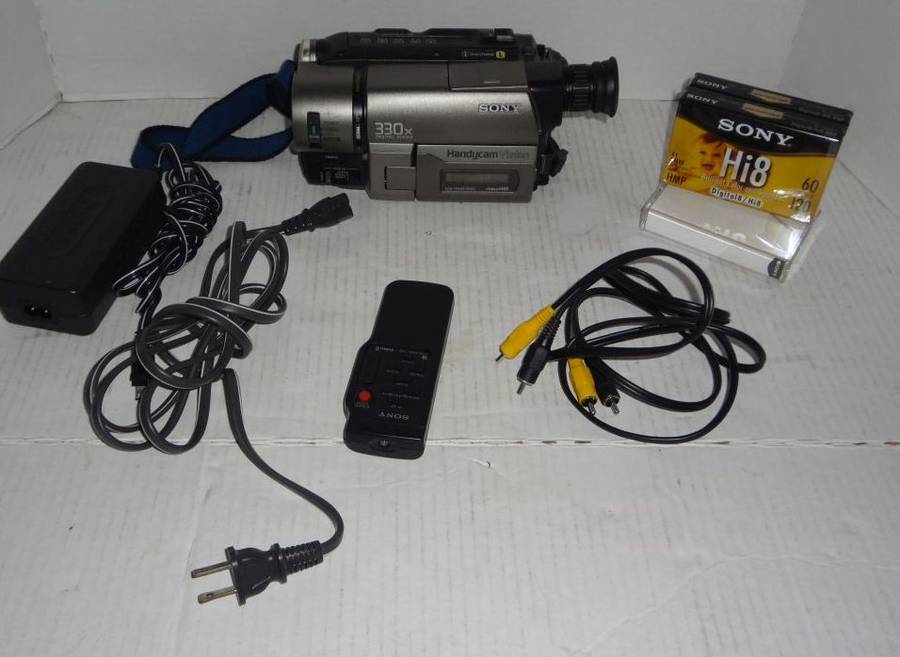 Sony Handycam Hi8 TRV36 NTSC, Power Adapter, Remote, Cables