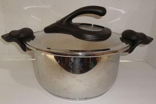 Sold at Auction: Cook's Essentials 4 Quart Pressure Cooker