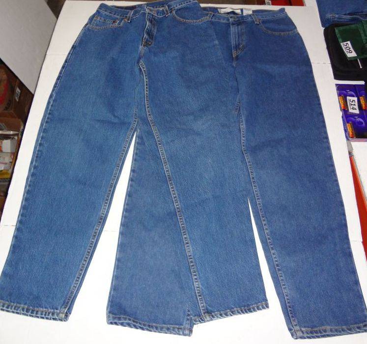 2) Pair of Vintage Women's Size 30 x 30 Levis 560 Jeans in Good Condition  Auction | 1BID