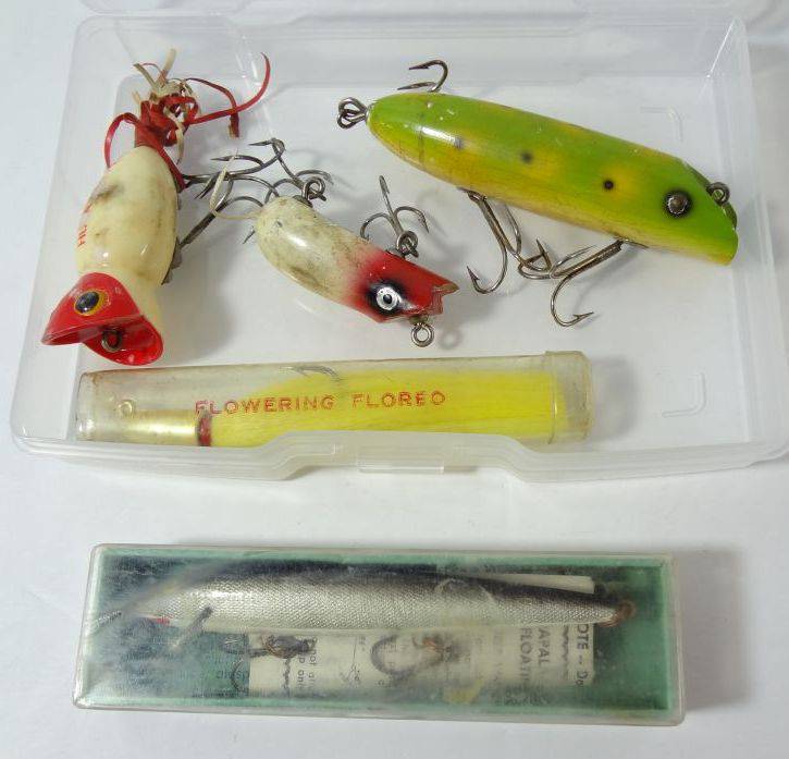 Five Vintage Fishing Lures, 3 7/8 Bass Lure, 4 7/8 Flowering Floreo In  Original Container, Original Rapala Wobbler Finish, Original Box 4 3/8, 2  Shaker With Tail, Hula Popper 2 1/4, Good