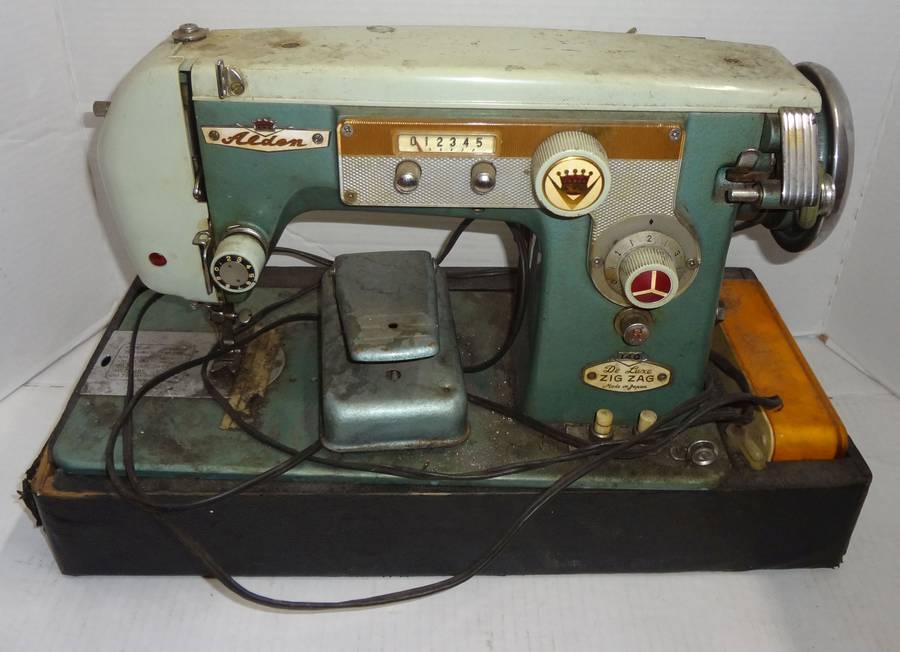Vintage Sewing Machine Alden Deluxe Zig Zag Comes With Foot Pedal, Needs  TLC, Untested, Good Condition For Age, 9W x 17L x 11H Auction