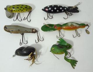 Vintage Fishing Lures, Rubber Frog And Mouse Wood Plug And Jitterbug, Diver  Lures, Six Total, Good Condition For Age, Up to 4L Auction