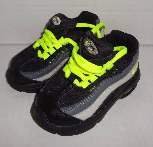 NIKE Air Max Max Air Size Children s Shoes 6C 905462 022 Shoe Tag Black and Gray Trio Color Extremely Very Good Condition Auction 1BID