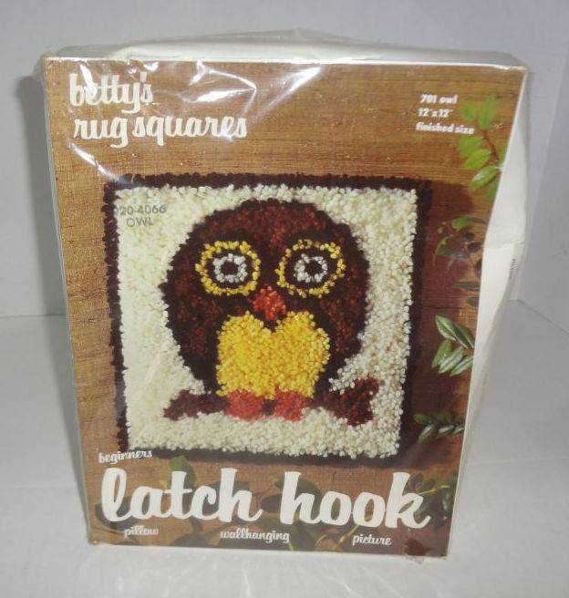 Vintage Betty's Latch Hook Owl Rug/Pillow/Wall Hanging, With Hook Tool, New  In Package, 12 x 12 Owl Auction