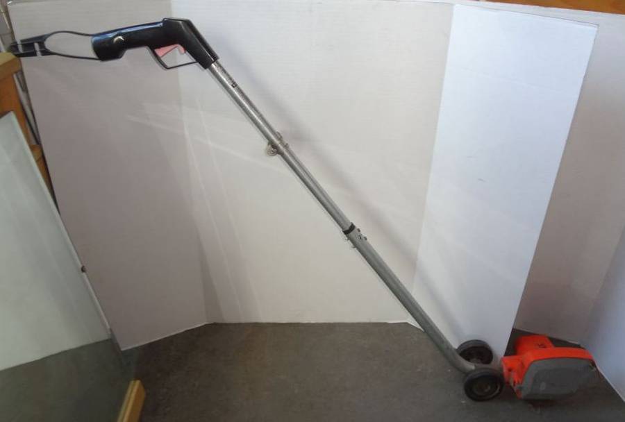 Sold at Auction: BLACK+DECKER EDGER