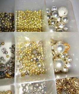 Bead Spacers For Jewelry Making, Goldtone and Silvertone, Very Good  Condition, Tray 11W x 8L Auction