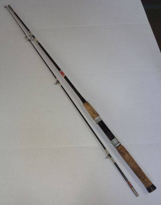South Bend Deluxe 22070 Fishing Pole, Two Piece 85L Auction