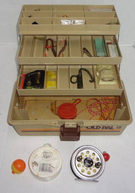 Old Pal Tackle Box With Various Lures, Line, Reel To Get You Fishing, Good  Condition, 13W x 7H Auction