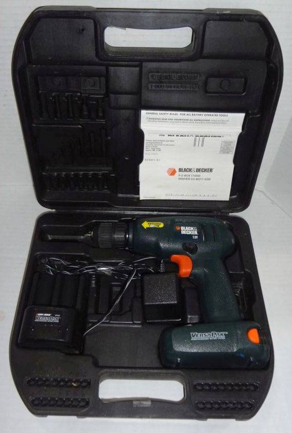 Black & Decker 7.2V Drill With Case & Charger