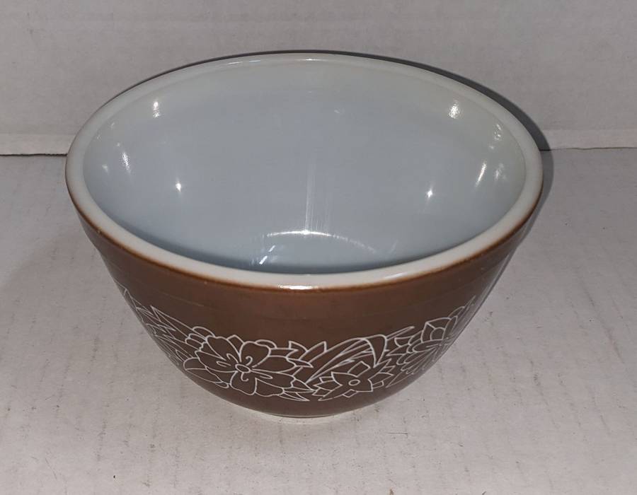 Sold at Auction: 3 Small Pyrex Mixing Bowls