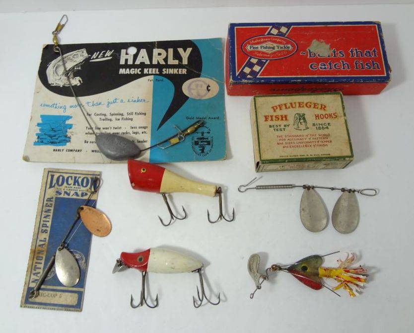Vintage Fishing Tackle, Box of Pflueger Hooks, Harly Magic Keel Sinker, Two  National Spinners (One on Original Board) Hawaiian Lure, Two Unknown Lures,  Shakespeare Lure Box ONLY, Fair Condition, Pieces Up to