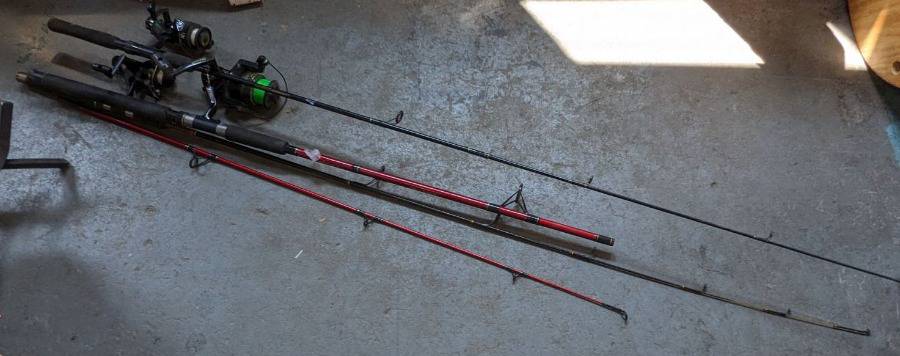 Sold at Auction: SHAKESPEARE BWS 700 SPIN REEL W/ 7' 6 ROD