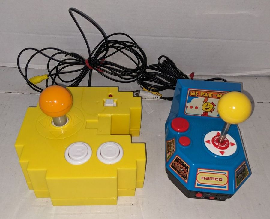 【パックマン12種類】Pac-Man Connect and Play（美品） Amazon.com: Pac-Man Connect and Play - 12 Classic Games