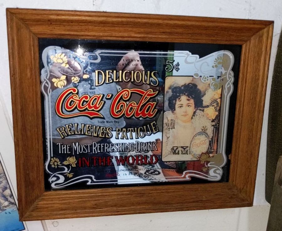 Coca-Cola&quot;Waitress&quot; Framed Logo Mirror 141［並行輸入］ Free Shipping! Trademark Gameroom Coca-Cola Black Framed
