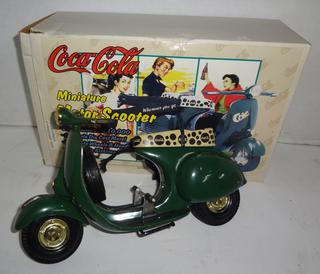 アンティーク雑貨 Coca-Cola Miniature Pedal Scooter 1:6 New In Box! Coca Cola (Coke) Miniature Motor Scooter, 1/6 Scale