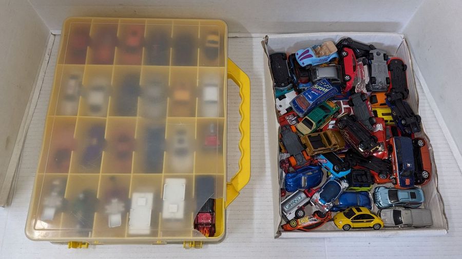 7) Mattel Hot Wheels Carry Cases