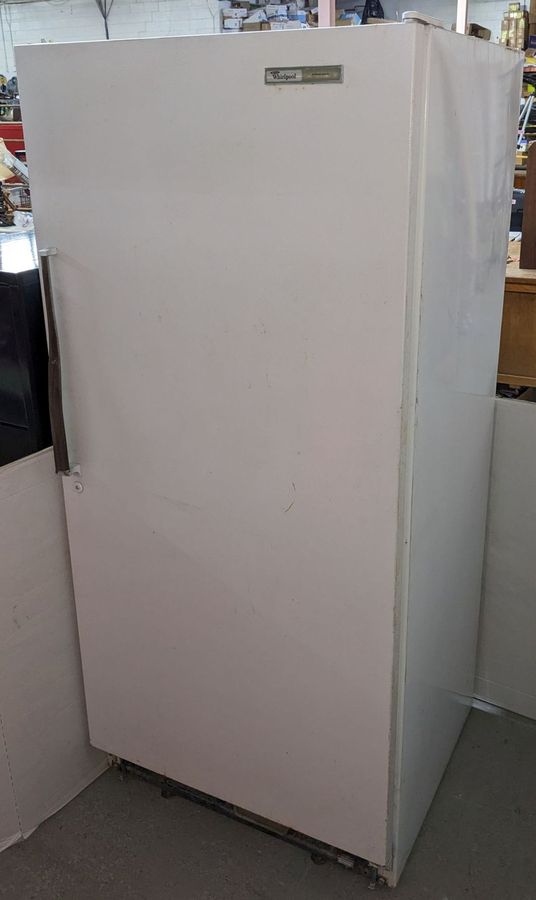 White Whirlpool 15.9 Cu Ft Upright Freezer, No. EEV-162F, Works