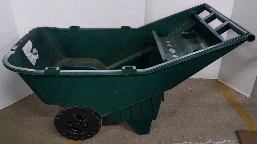 Rubbermaid Roughneck Lawn Cart