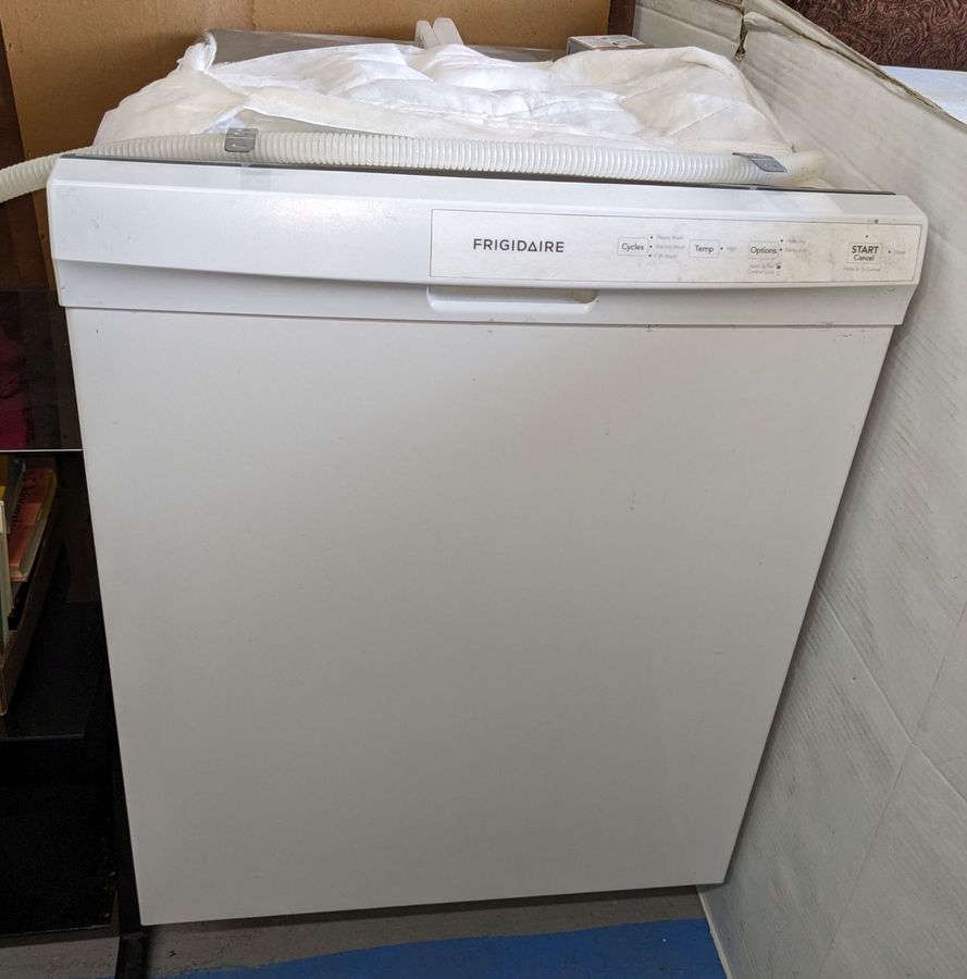 Frigidaire dishwasher fashion ffcd2413uw