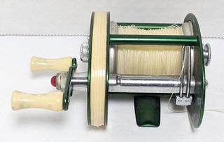 Vintage Bronson Symbol 4700 Casting Reel, Very Good Condition