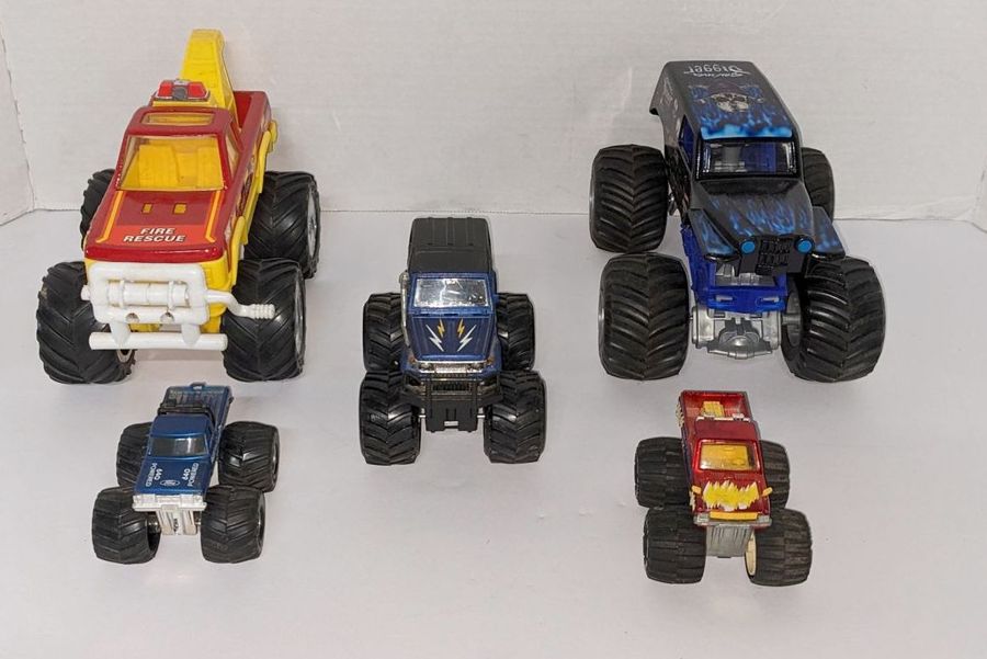 Hot Wheels Monster Trucks 11台セット Vintage Cast Monster Trucks, 1985 Matchbox Ford Bigfoot 640, Blues