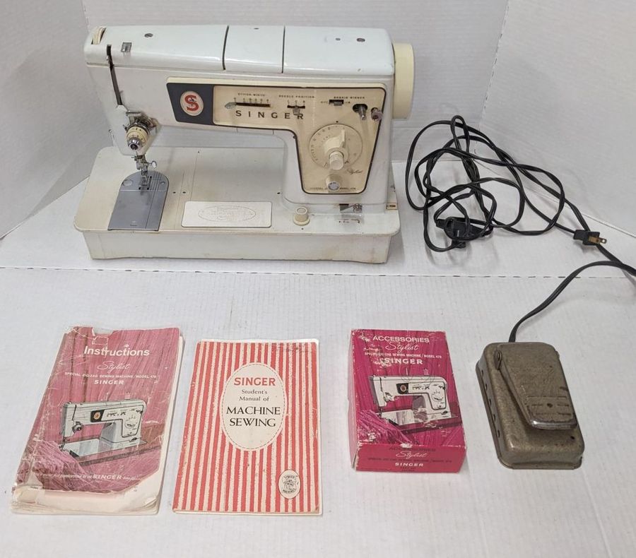 アンジーページ Vintage Singer Sewing Machine, Special Zig Zag Model 468, Tested