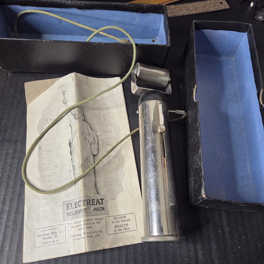 Antique Electreat Electrotherapeutic Device, Form of Early  display picture 3
