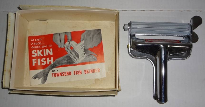 New Old Stock, Vintage Townsend Fish Skinner Tool, 5W x 6 1/2L Auction