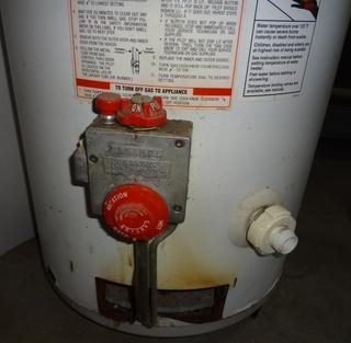 GE Smart Water Heater, Model GG40T6A Natural Gas, 40 Gallon Capacity, Has  Rust and Dented Top, Untested, As Is, Looks In Good Condition For Parts  Auction | 1BID