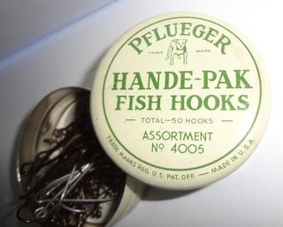 Vintage Fishing Hooks In Tin Pflueger Hande-Pak Fish Hooks, Assortment No.  4005, Full and Clean Tin Collectible, Good Condition, 2Diam Auction