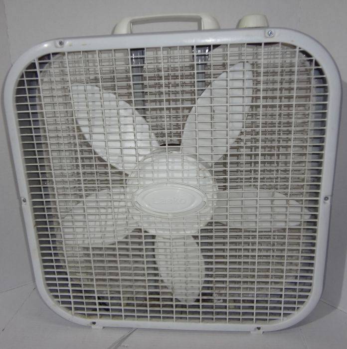 Lasko 20 Box Fan, Working, Good Condition Auction | 1BID