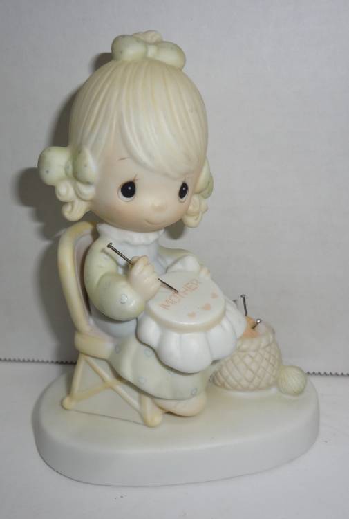 Precious Moments Porcelain Figurine E3106, 