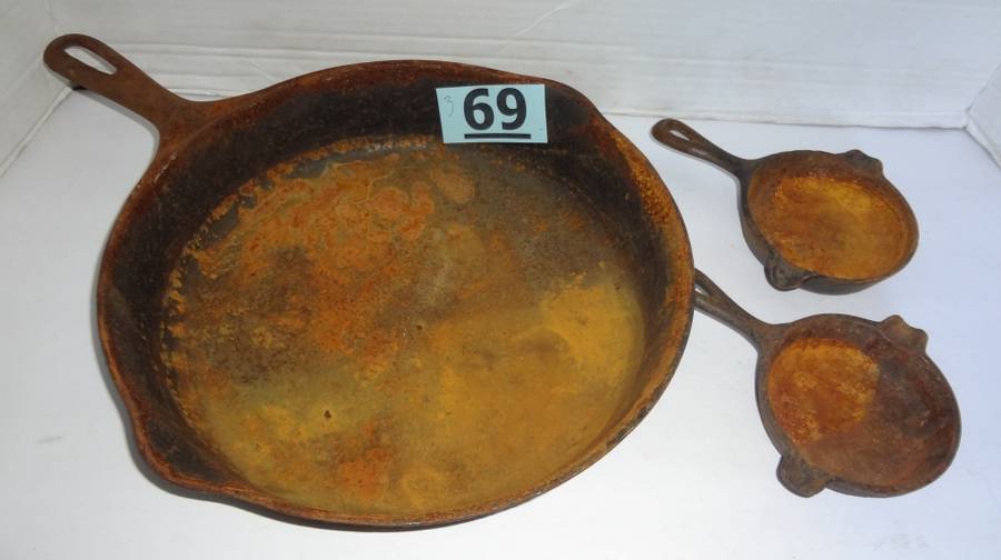 Sold at Auction: VINTAGE LODGE CAST IRON WOK