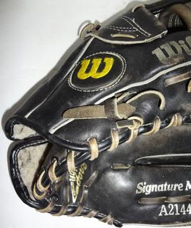Classic HOF Kirby Puckett Wilson Ball Glove, Signature Model A2144